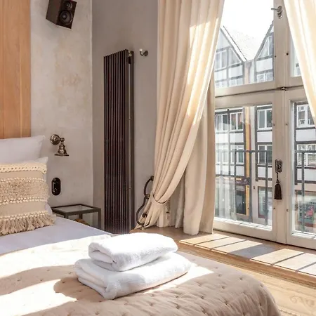 Old Town Paradise Lost By Downtown Apartment *