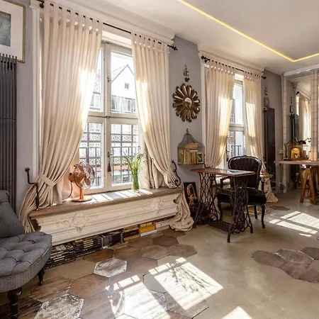 Old Town Paradise Lost By Downtown Apartment *