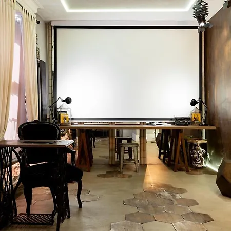 Old Town Paradise Lost By Downtown Apartment *