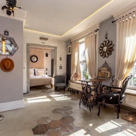 Old Town Paradise Lost By Downtown Apartment *